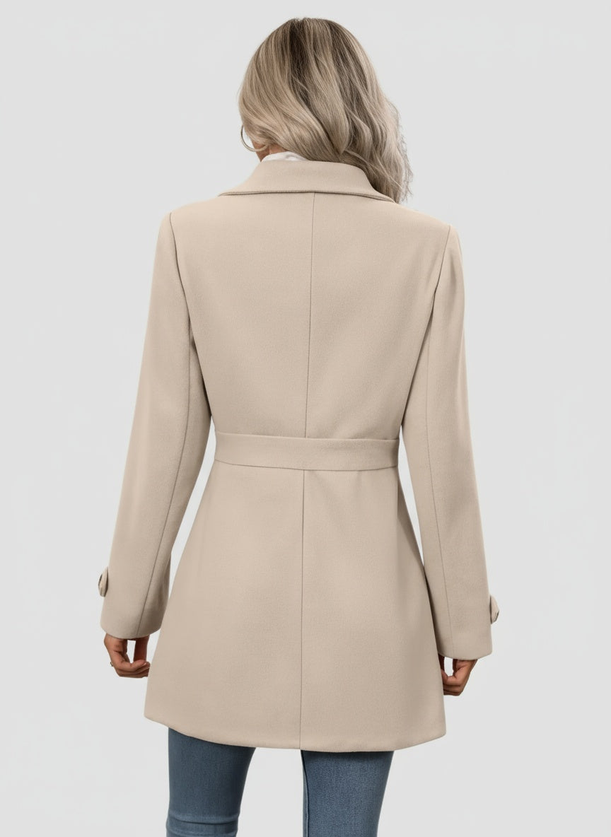 LUNARA | KLASYCZNY PŁASZCZ DAMSKI – NOWOCZESNOŚĆ, PEWNOŚĆ SIEBIE I TRWAŁY STYL 2