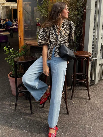 Lekki damski top z bufiastymi rękawami - Zabawny wzór w panterkę