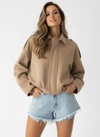 MAELIA | DAMSKA KURTKA OVERSIZEROWA Z ZAMSZU – WSPÓŁCZESNA ELEGANCJA I RELAKSUJĄCA SYLWETKA 10