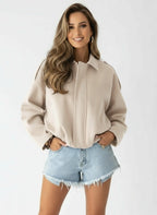 MAELIA | DAMSKA KURTKA OVERSIZEROWA Z ZAMSZU – WSPÓŁCZESNA ELEGANCJA I RELAKSUJĄCA SYLWETKA 9