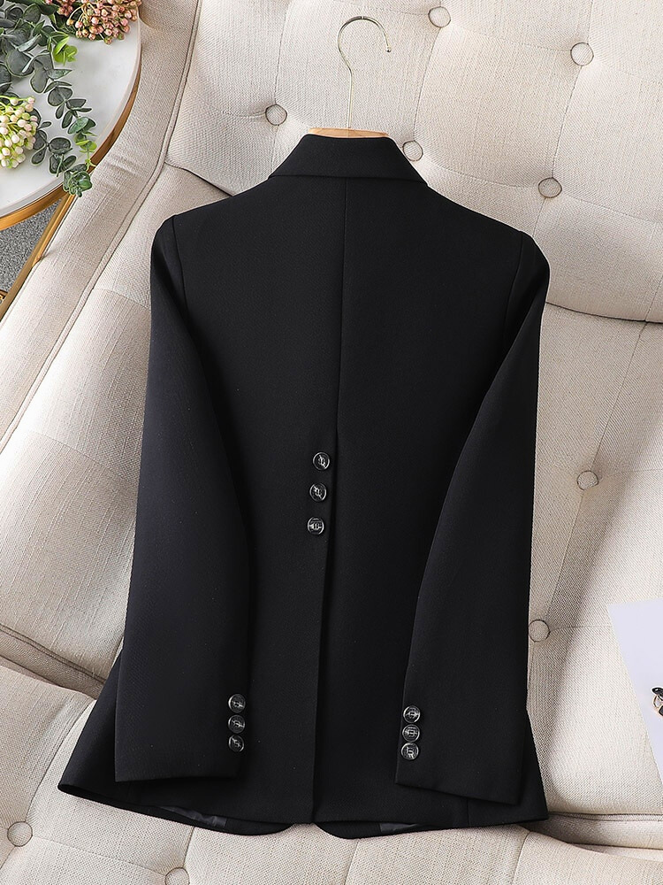 Marynarka jednorzędowa z karbowanymi klapami dla kobiet 1