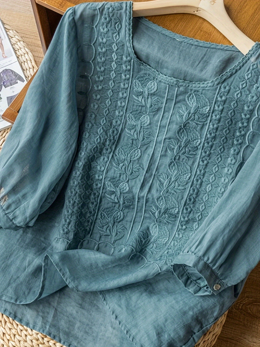 NATALIE – PONADCZASOWA ELEGANCJA BLUZKA Z HAFTAMI 1