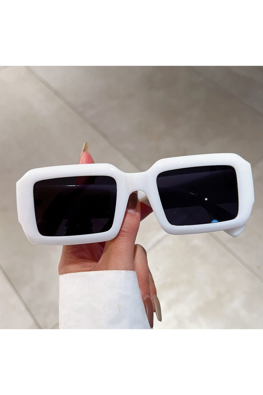 Okulary damskie – Prostokątny styl na słoneczne dni