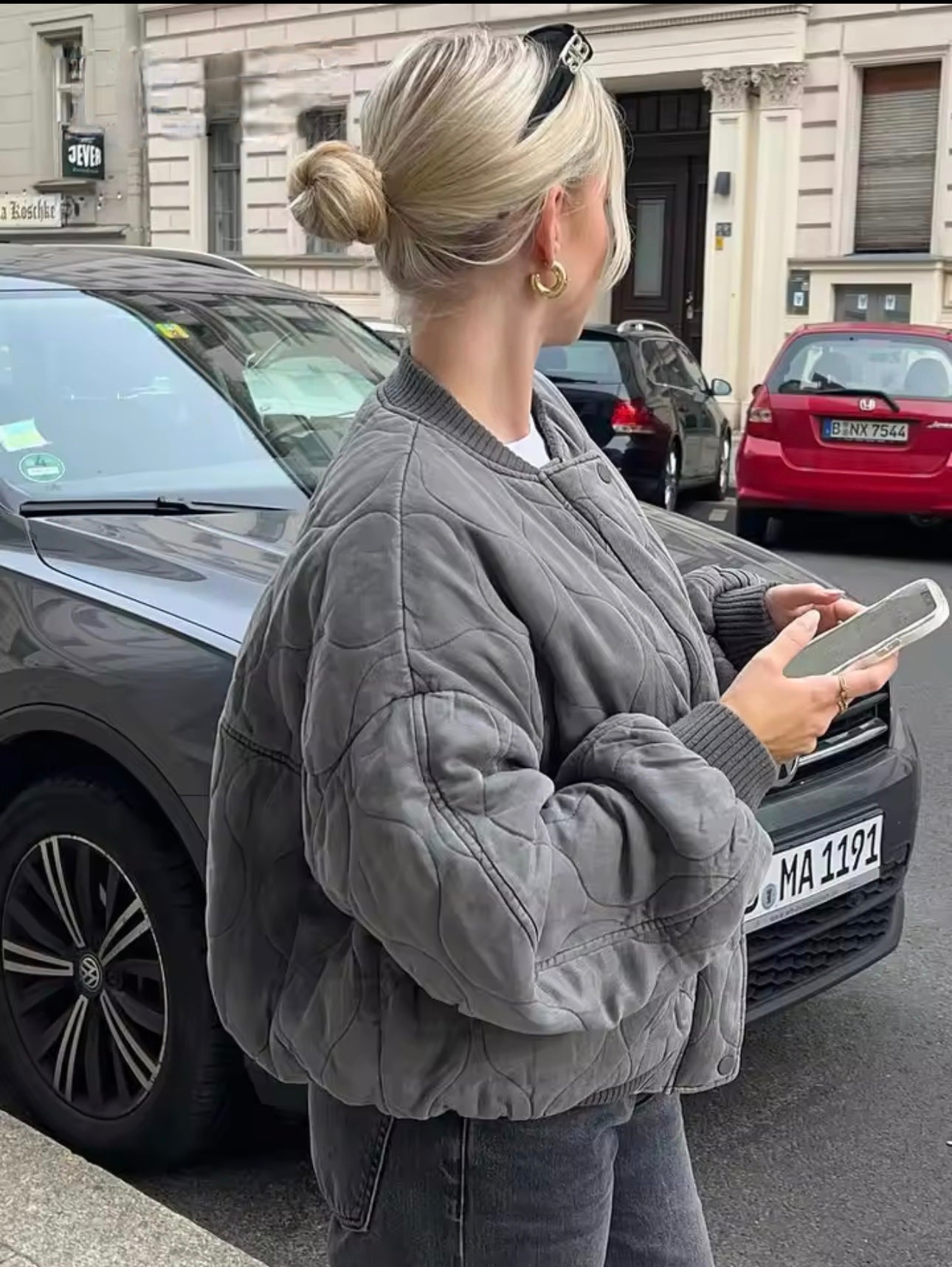 Oversizowa pikowana kurtka bomber dla kobiet - lekka kurtka puchowa z wyrazistym wzorem