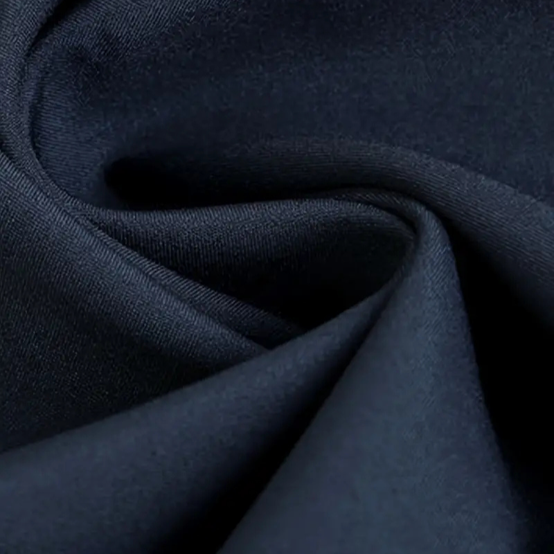 Płaszcz biznesowy o dopasowanym kroju dla mężczyzn 4