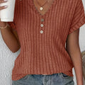 Prążkowany top damski | Casualowy szyk z akcentem na guziki | Maja
