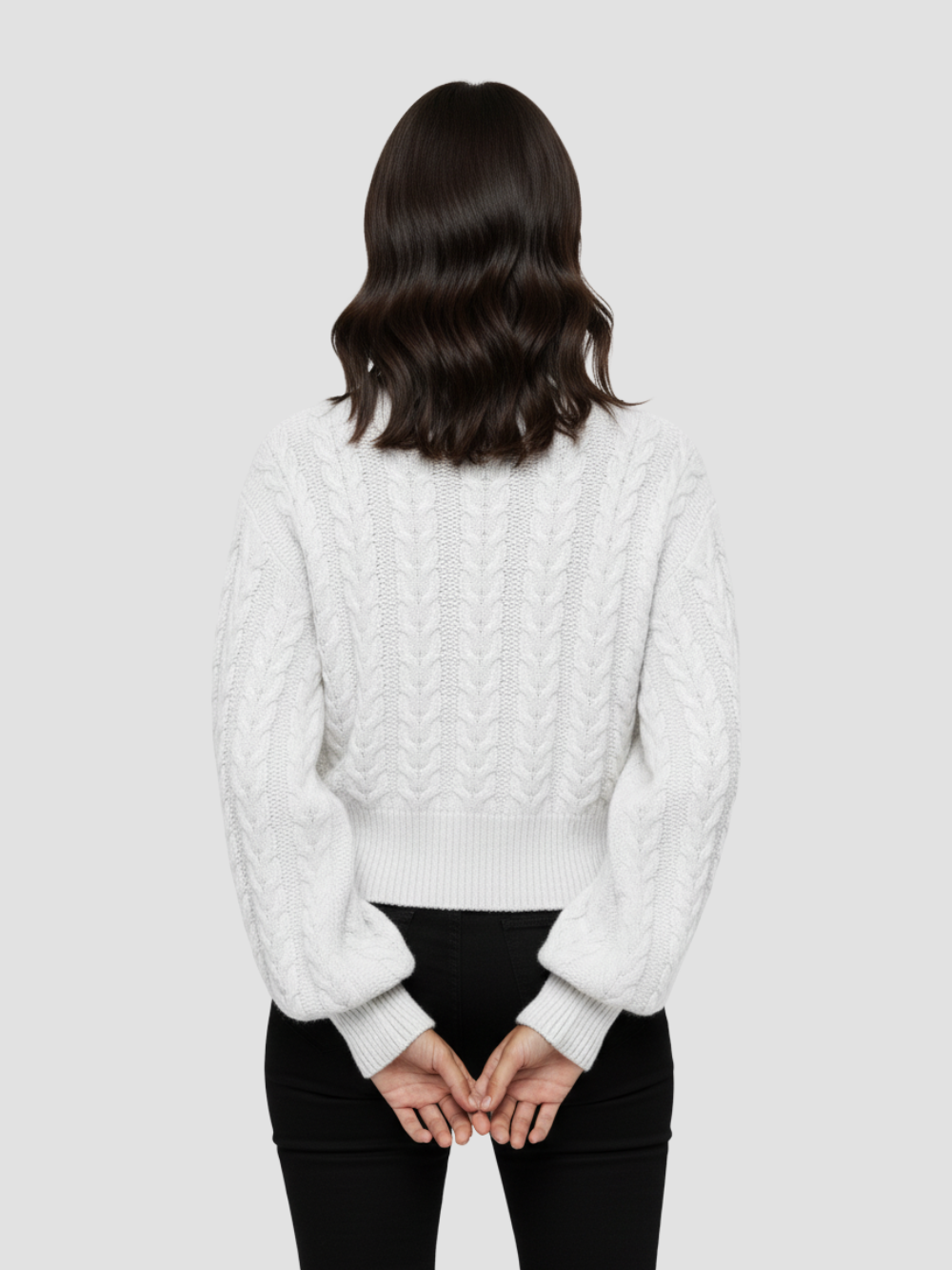 SERELINA | SWETER DAMSKI Z PLISOWANYM DEKOLTEM – RÓWNOWAGA MIĘDZY ZMYSŁOWOŚCIĄ A WYRÓŻNIENIEM 5