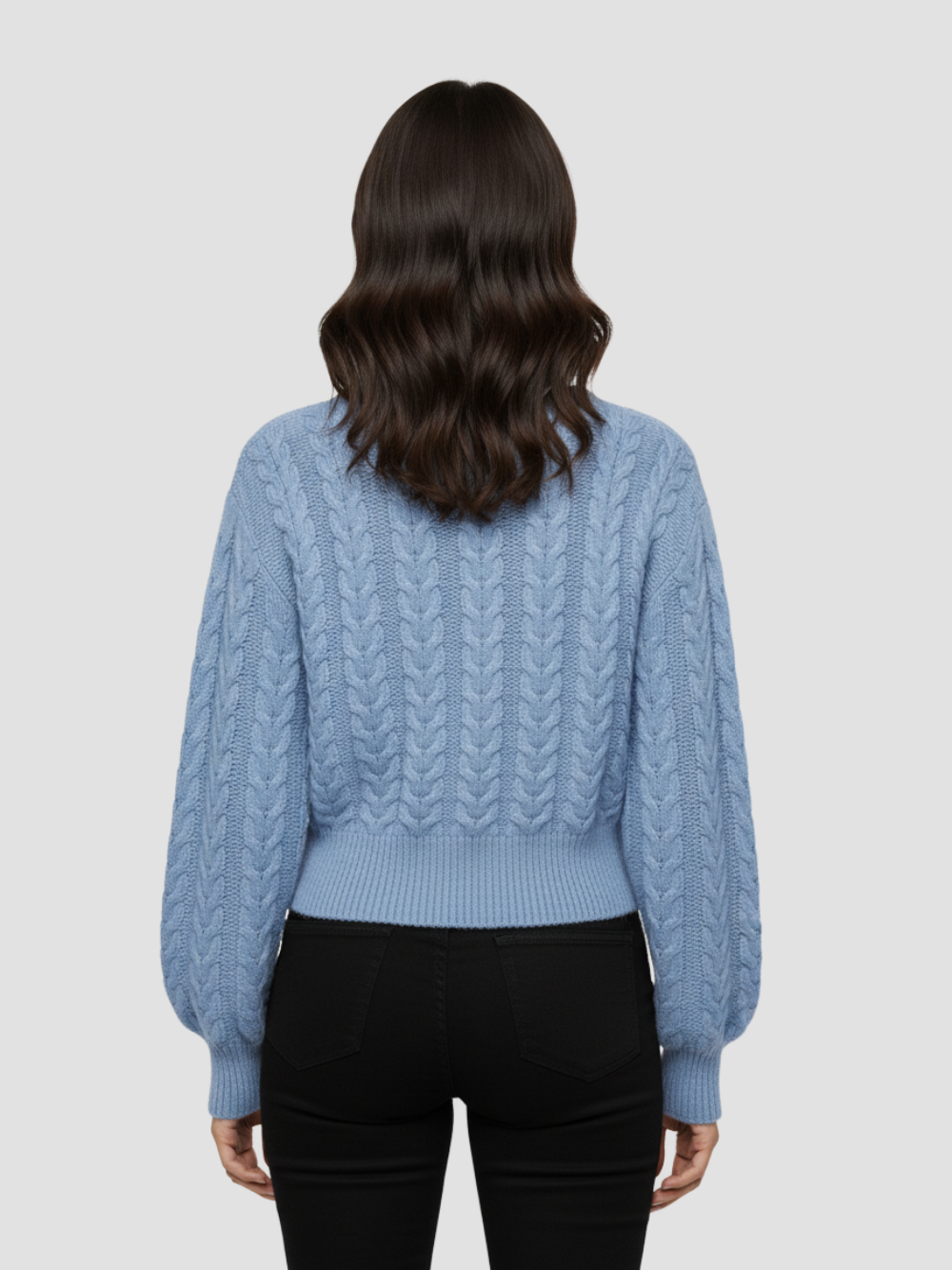 SERELINA | SWETER DAMSKI Z PLISOWANYM DEKOLTEM – RÓWNOWAGA MIĘDZY ZMYSŁOWOŚCIĄ A WYRÓŻNIENIEM 8