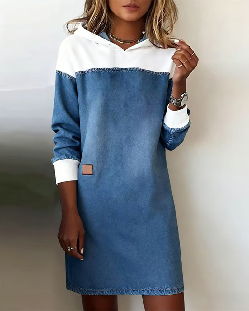 Sukienka z kapturem i patchworkowym denimem i opuszczonymi ramionami 0