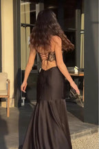 Suknia wieczorowa syrena z koronkowymi wycięciami 2