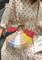 Torba plażowa damska – wachlarzowy kształt i letni styl