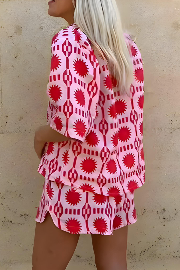 Zestaw Kobiety Oversize'owa Koszula i Szorty w Geometryczny Wzór, Lekka Tkanina, Idealny na Lato