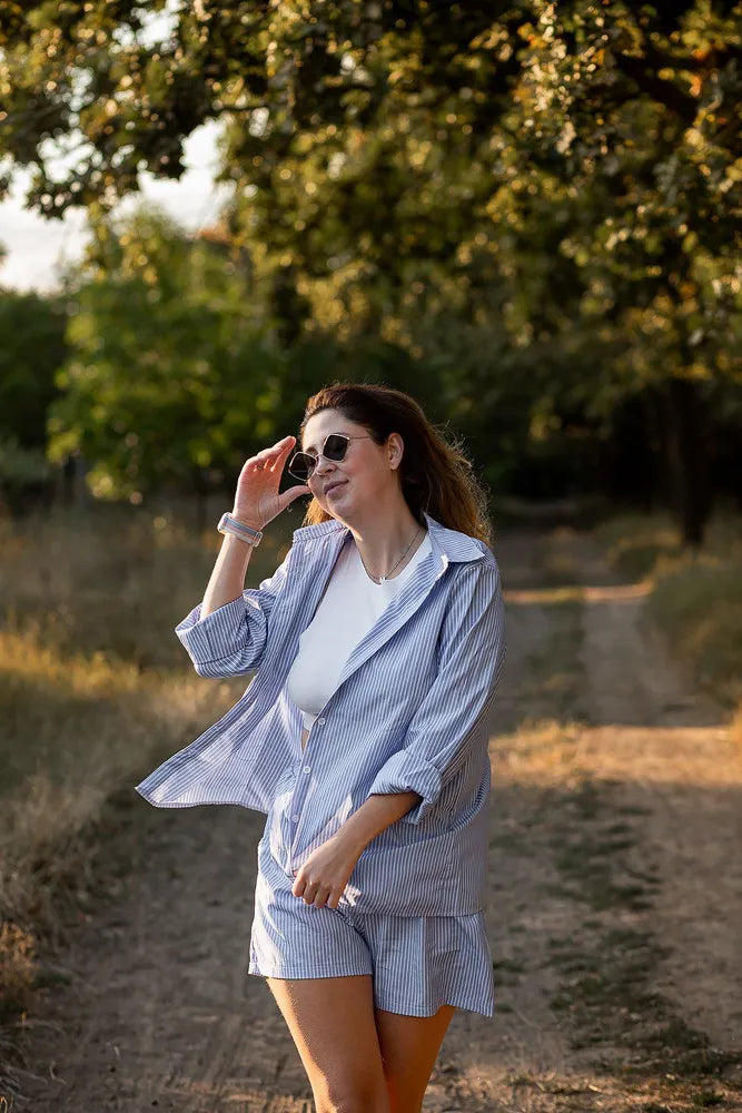 Zestaw damski - letni wygląd w paski z szortami i bluzką