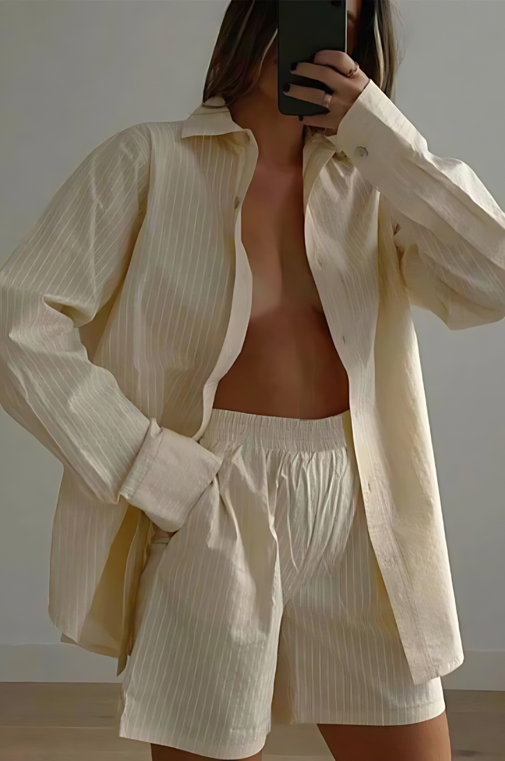 Zestaw damski - letni wygląd w paski z szortami i bluzką