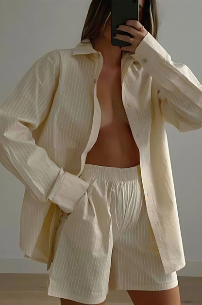 Zestaw damski - letni wygląd w paski z szortami i bluzką