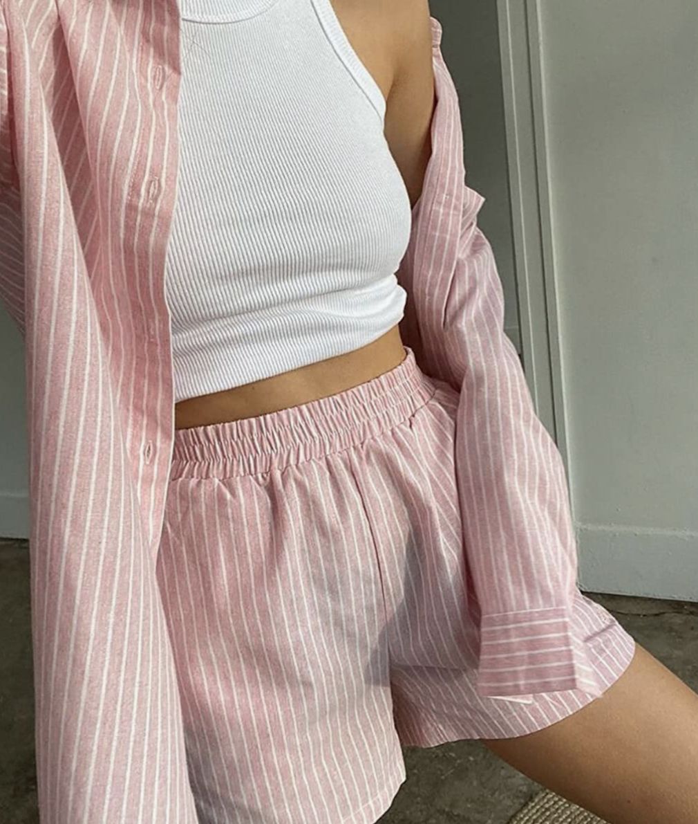 Zestaw damski - letni wygląd w paski z szortami i bluzką