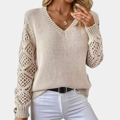 Damski sweter dzianinowy z dekoltem w serek i koronkowymi rękawami – elegancja i komfort