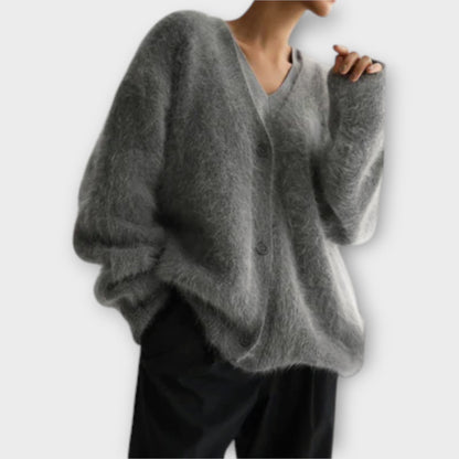 Damski Sweter Oversize z Dekoltem w Serek – Miękkość i Styl