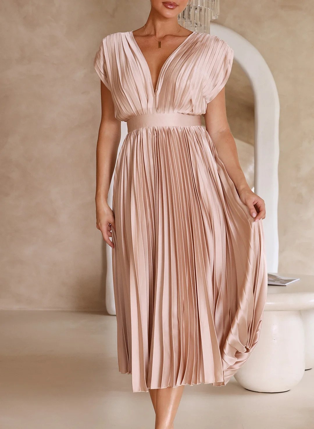 Sukienka damska - sukienka Maxi z krótkim rękawami i ponadczasowa elegancja